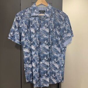 Bugatchi - Short Sleeve Collared Shirt Palms Print. Men’s Large - Shaped Fit